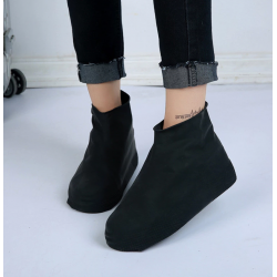 جراب مطاطي باللون الأسود للحفاظ على نظافة القدمين