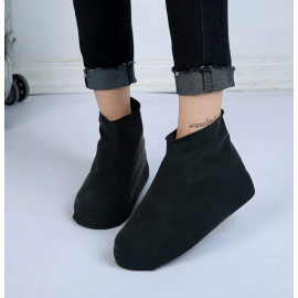 جراب مطاطي باللون الأسود للحفاظ على نظافة القدمين