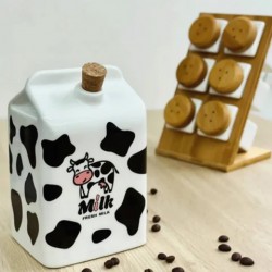 علبة لحفظ اللبن بسعة نص لتر 