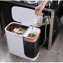 سلة مهملات مقسمة مع مكان مخصص للسوائل