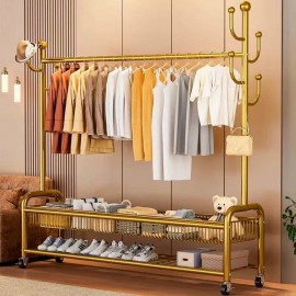 ستاند ملابس معدني باللون الذهبي يحتوي على طبقتين للتخزين وعلاقات جانبية ستاند ملابس معدني باللون الذهبي يحتوي على طبقتين للتخزين وعلاقات جانبية