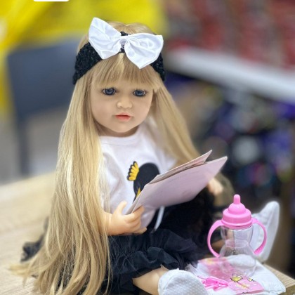 دمية الاطفال الرائعة 