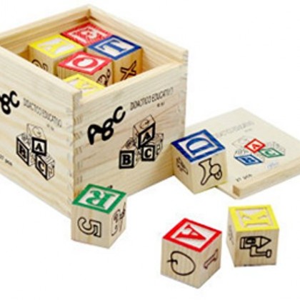 صندوق خشبي للأطفال يحتوي على مكعبات تعليمية 