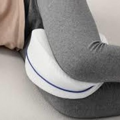 وسادة مريحة لدعم الساقين عند النوم 