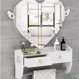 مراة على شكل قلب مع دروج مراة على شكل قلب مع دروج